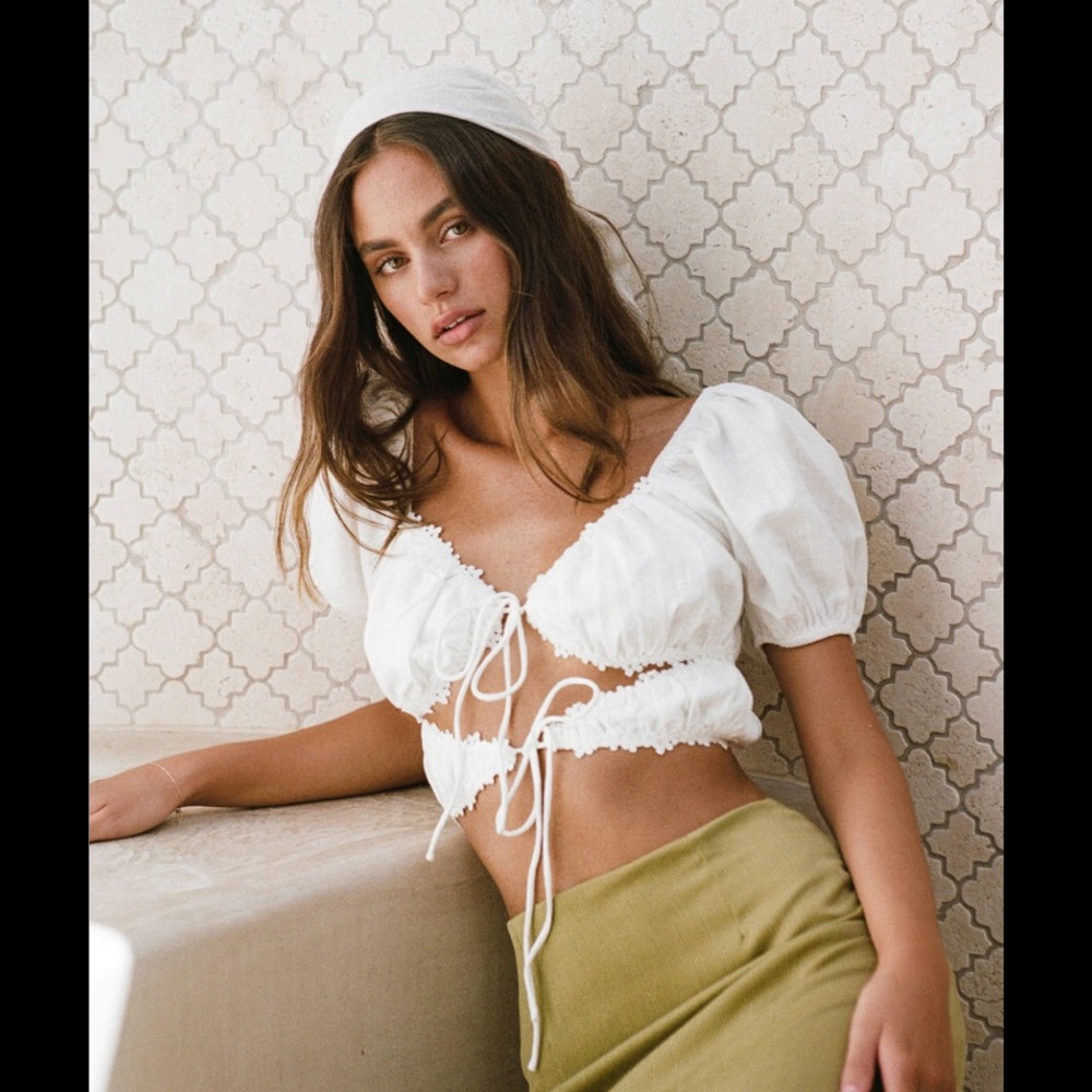 Sabo Skirt White Puff Sleeve Tie-Front Crop Top